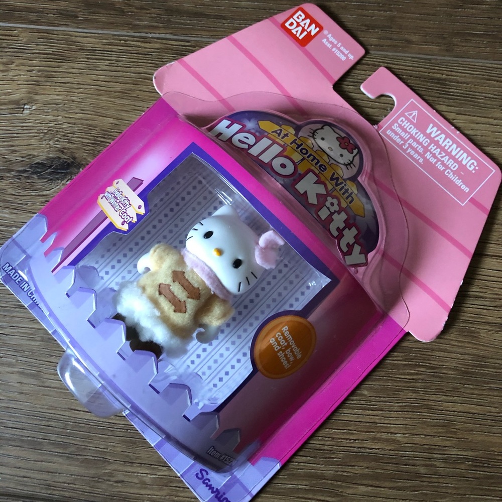 HELLO KITTY-NWT Cute Small Figurine (2003)